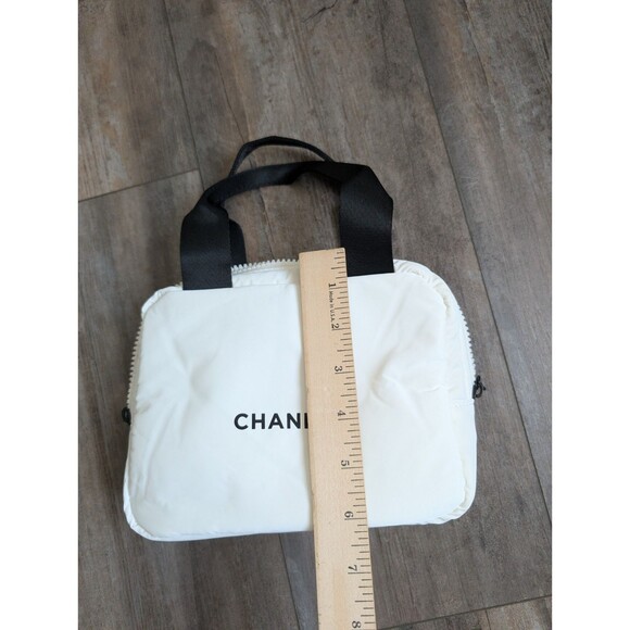 CHANEL Cosmetics Mini Bag Mini Boston Bag Pouch White Limited Edition New - Picture 9 of 11